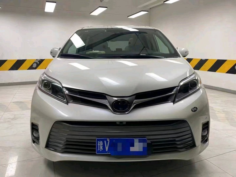 成都20年丰田塞纳1