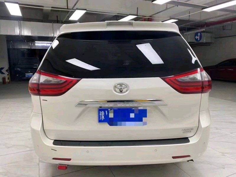 成都20年丰田塞纳3