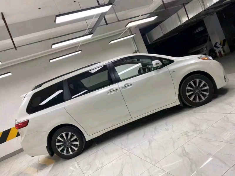 成都20年丰田塞纳2