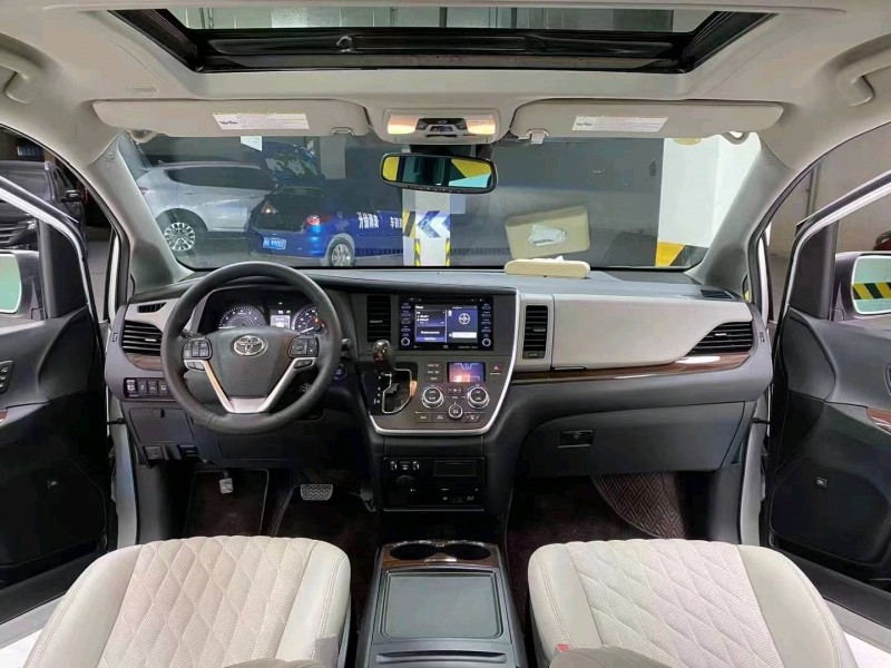 成都20年丰田塞纳6