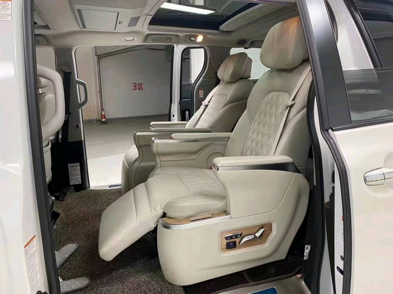 成都20年丰田塞纳5