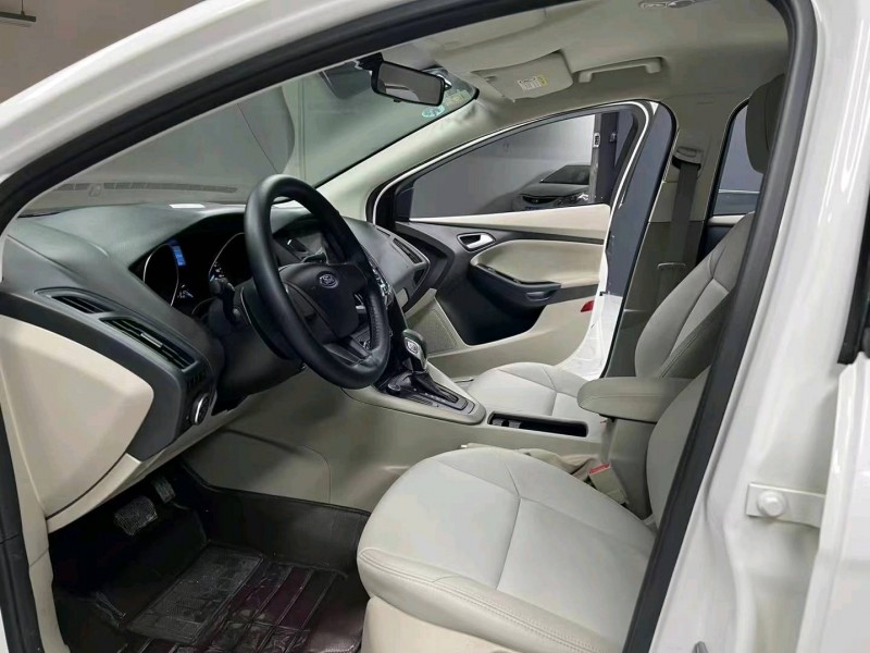 成都17年福特福克斯3