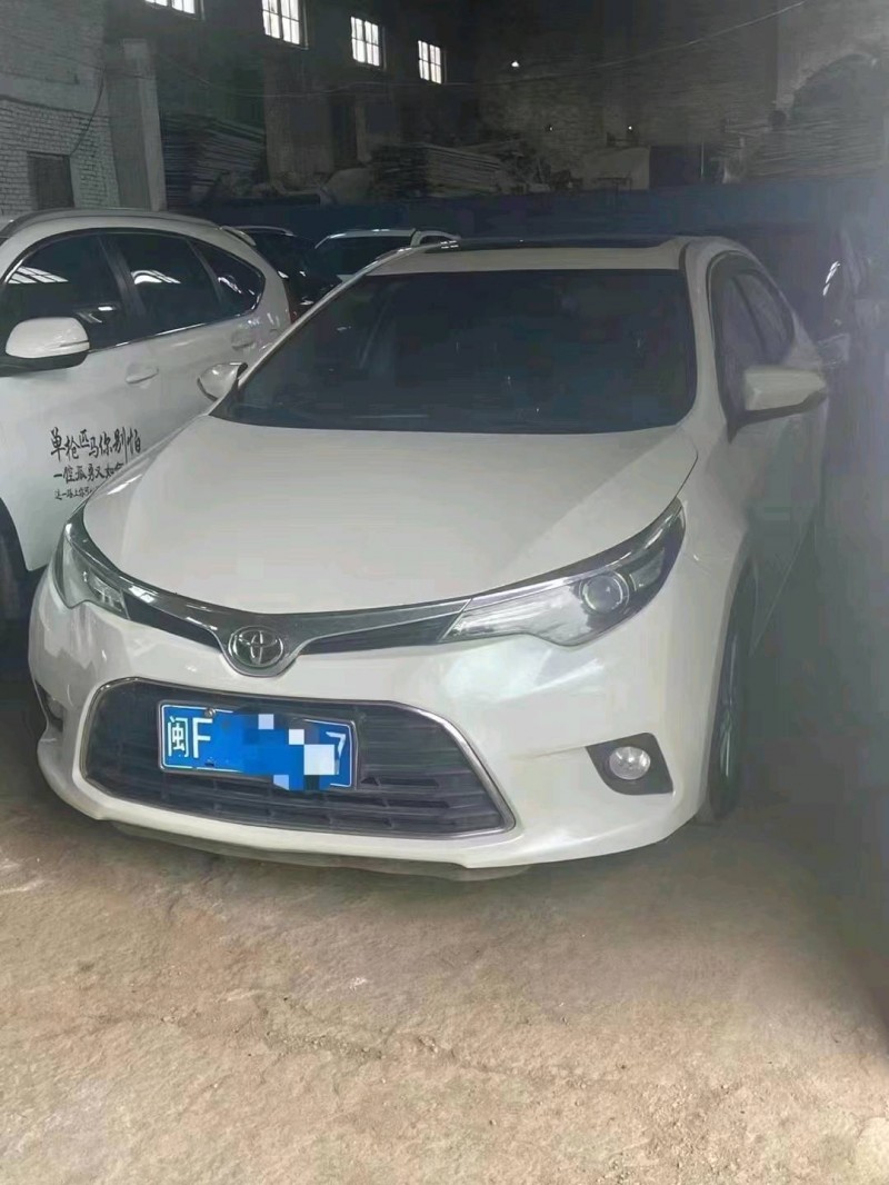 济宁17年丰田雷凌2