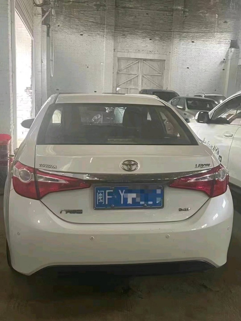 济宁17年丰田雷凌8