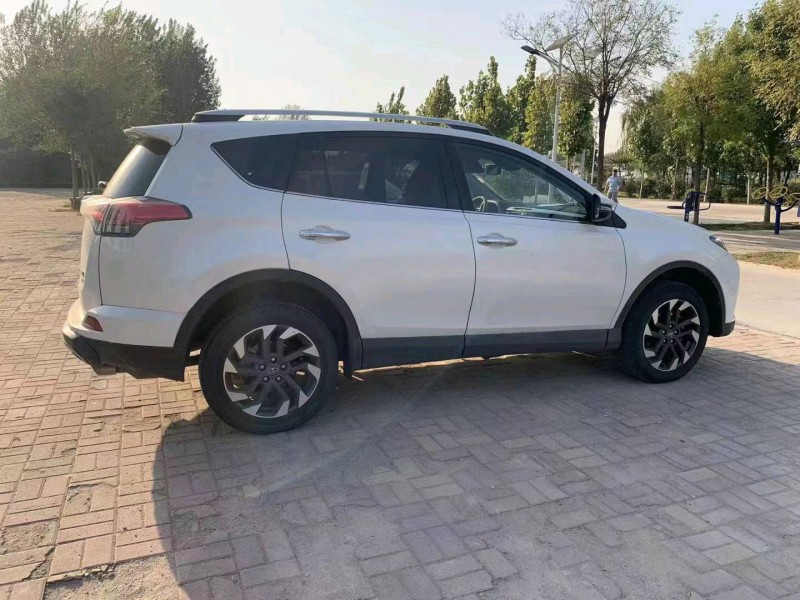 北京19年丰田RAV4荣放3