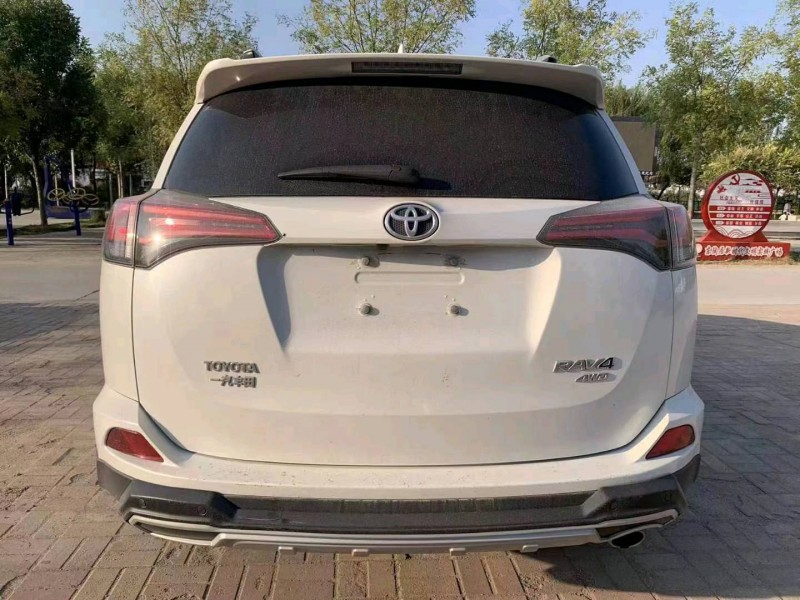 北京19年丰田RAV4荣放4