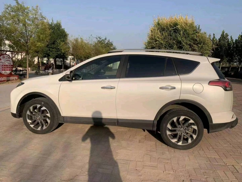 北京19年丰田RAV4荣放9