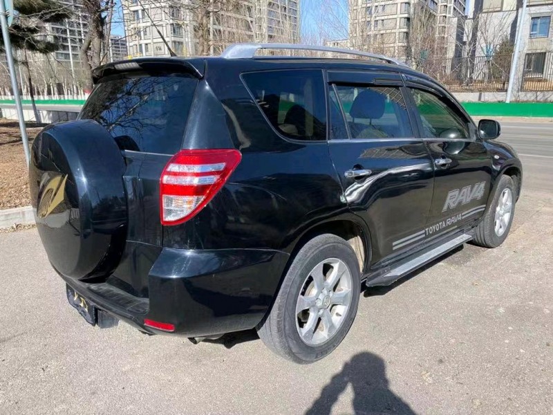 沈阳13年丰田RAV44