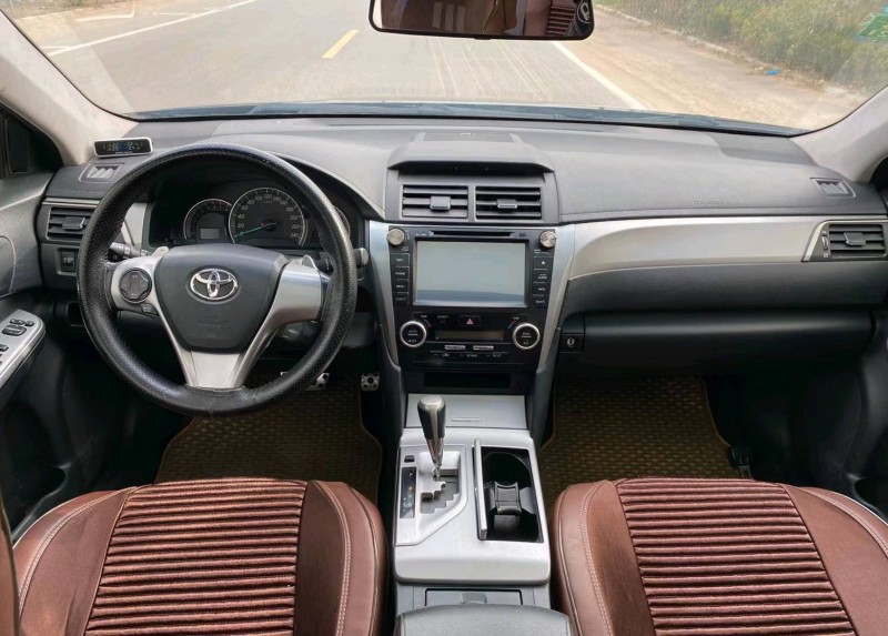 北京14年丰田凯美瑞8