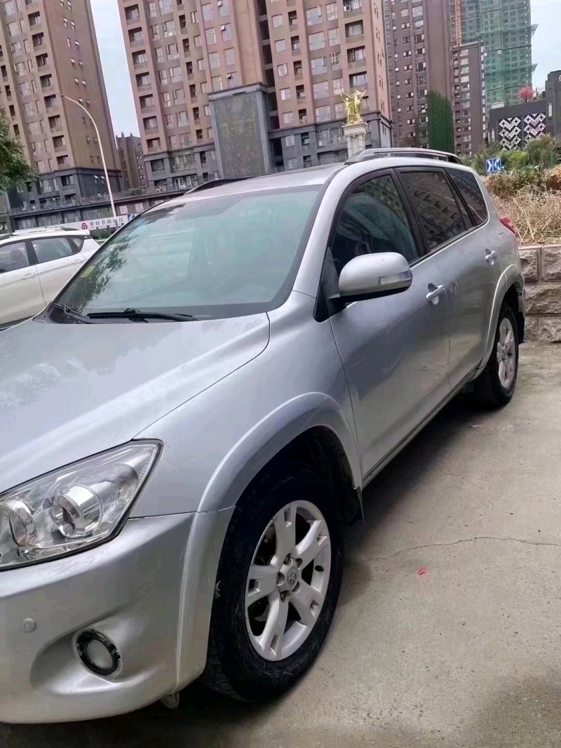 北京12年丰田RAV42