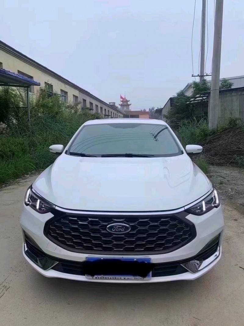 北京22年福特福睿斯8