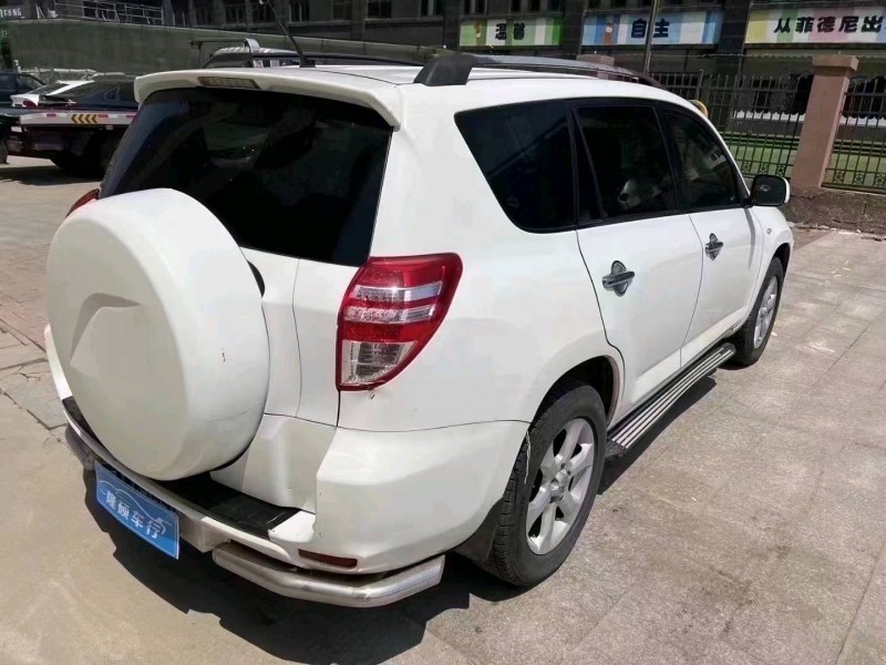 北京13年丰田RAV43