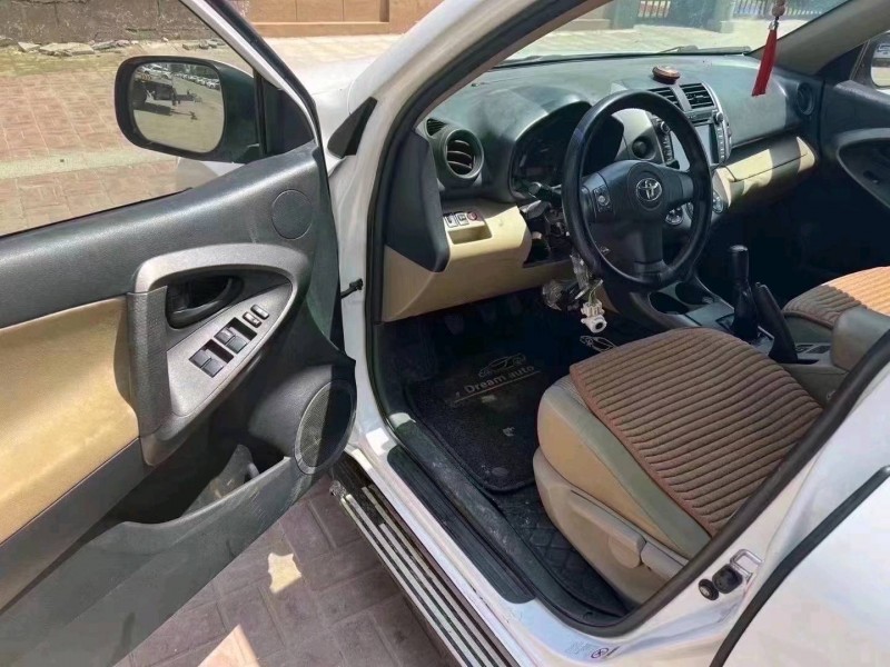 北京13年丰田RAV42