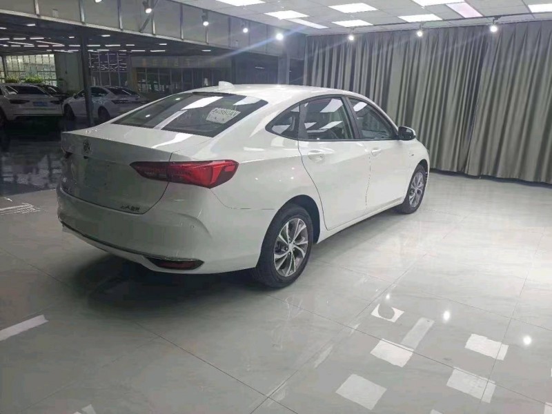 枣庄22年别克威朗8