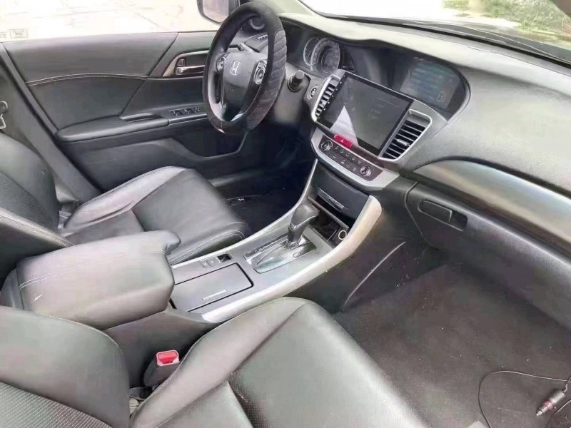 东营16年本田雅阁8