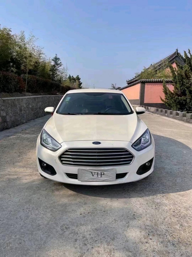 济南16年福特福睿斯1