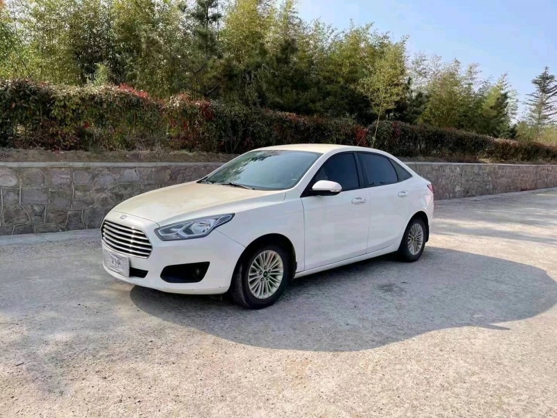 济南16年福特福睿斯2