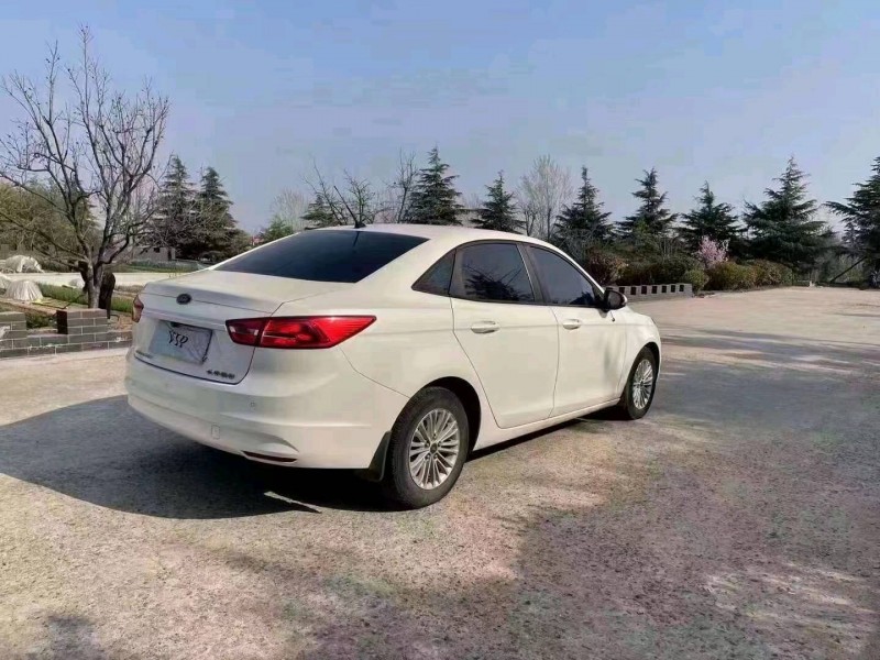 济南16年福特福睿斯8