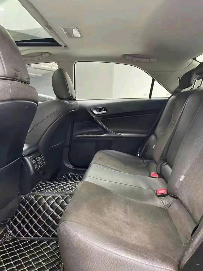 成都14年丰田锐志7