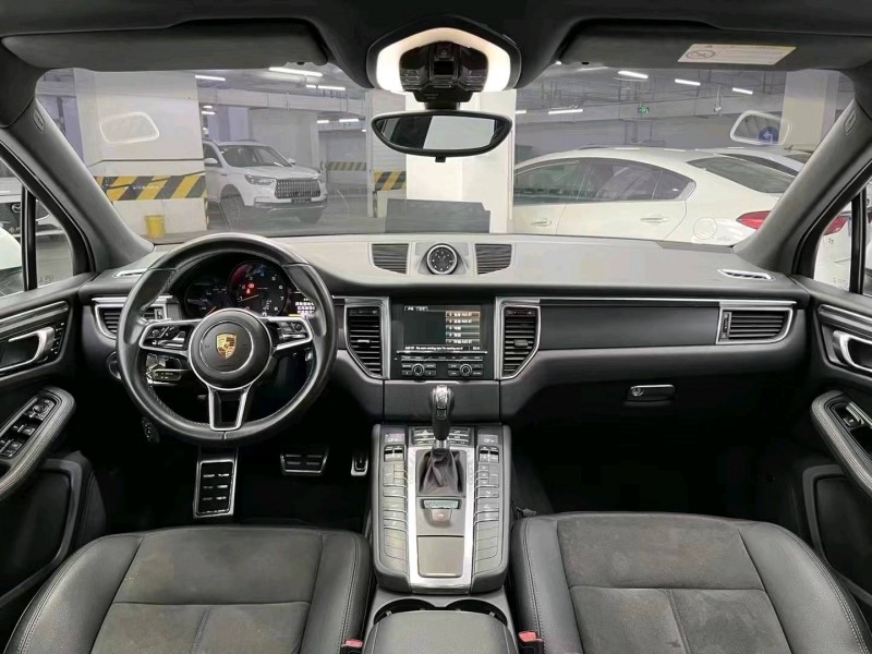 成都14年保時捷Macan9