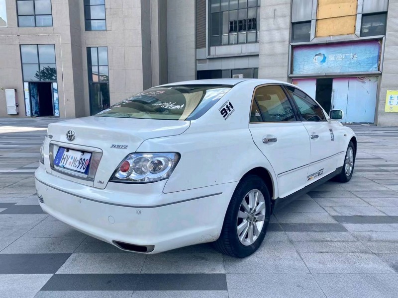 东莞06年丰田锐志4