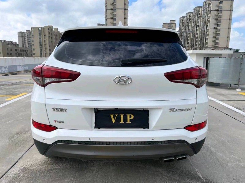 盐城17年现代途胜9