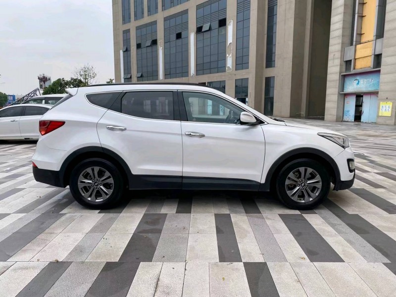 东莞16年现代新胜达3