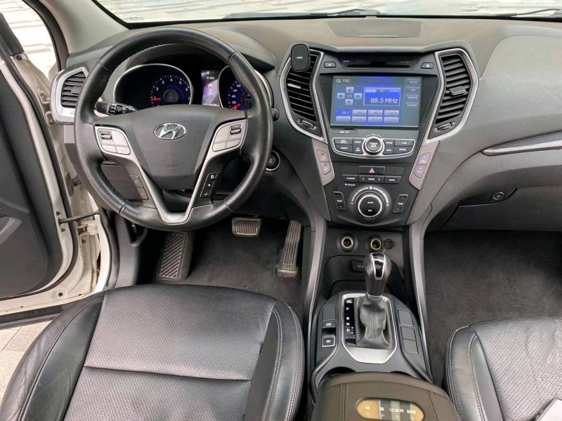 东莞16年现代新胜达8