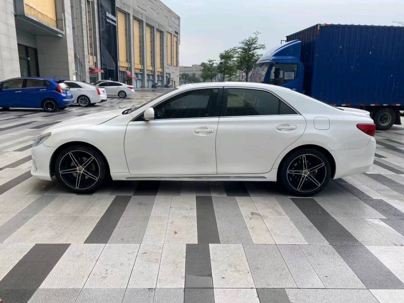 东莞14年丰田锐志3