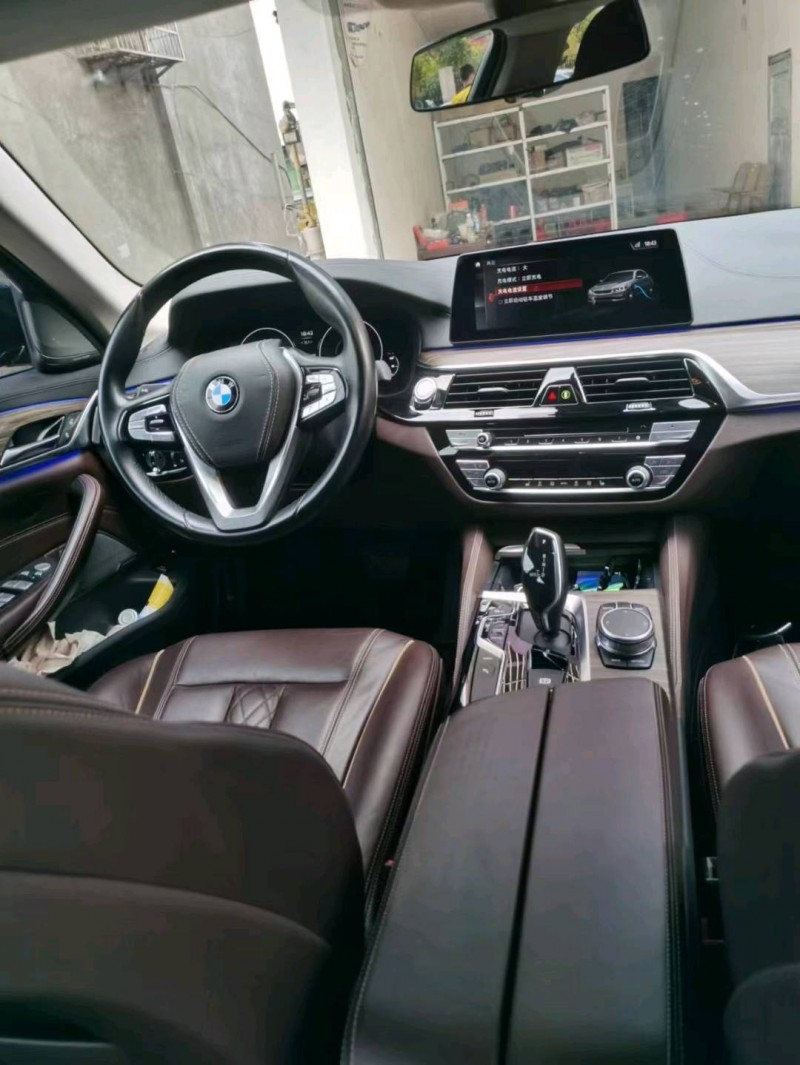 成都18年宝马5系新能源4