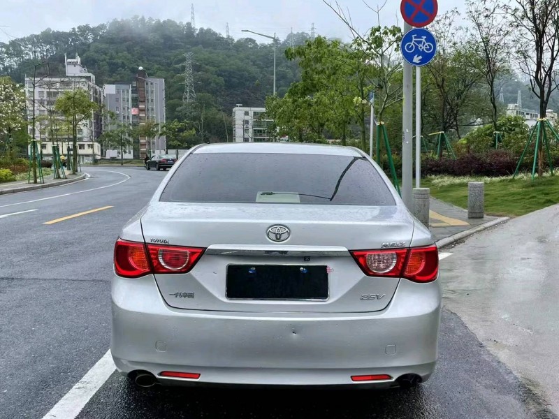 广州11年丰田锐志6