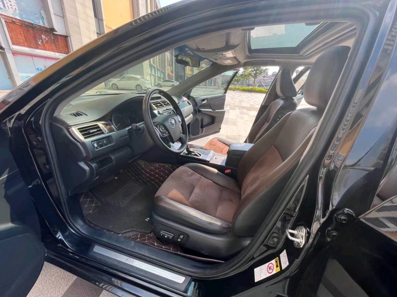 东莞17年丰田凯美瑞5