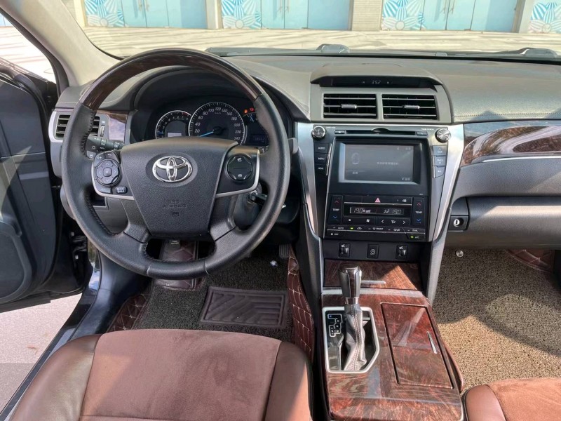 东莞17年丰田凯美瑞7