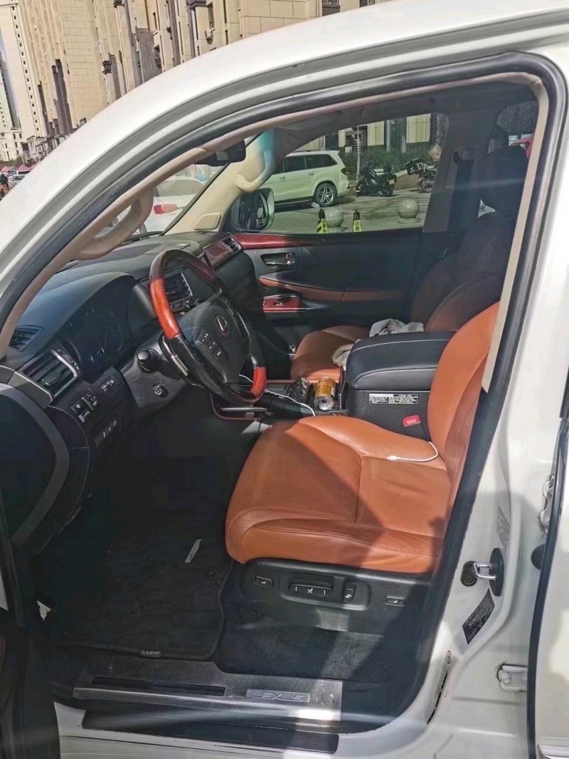 济南16年雷克萨斯LX2