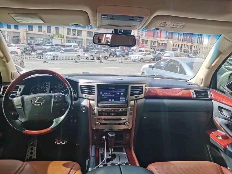 济南16年雷克萨斯LX3