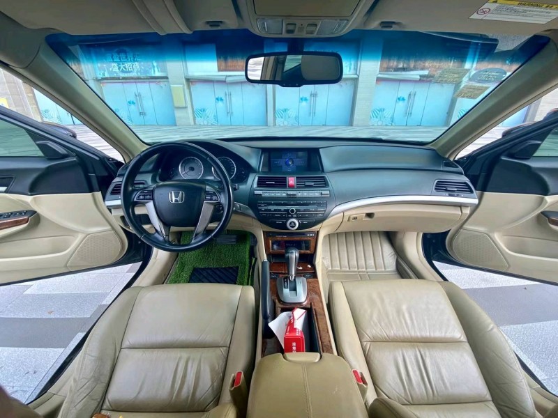 东莞12年本田雅阁7