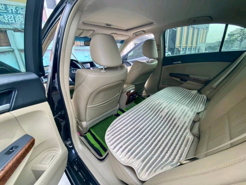 东莞12年本田雅阁9