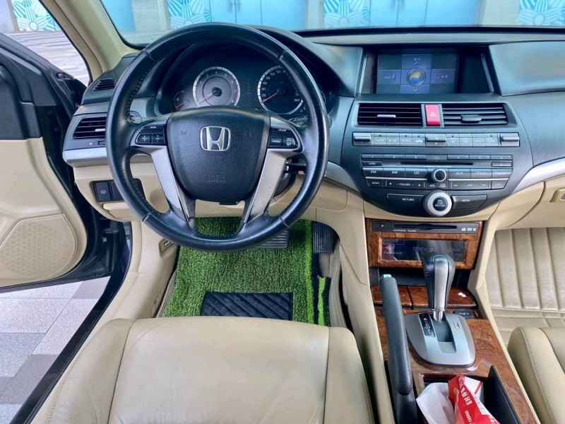 东莞12年本田雅阁8