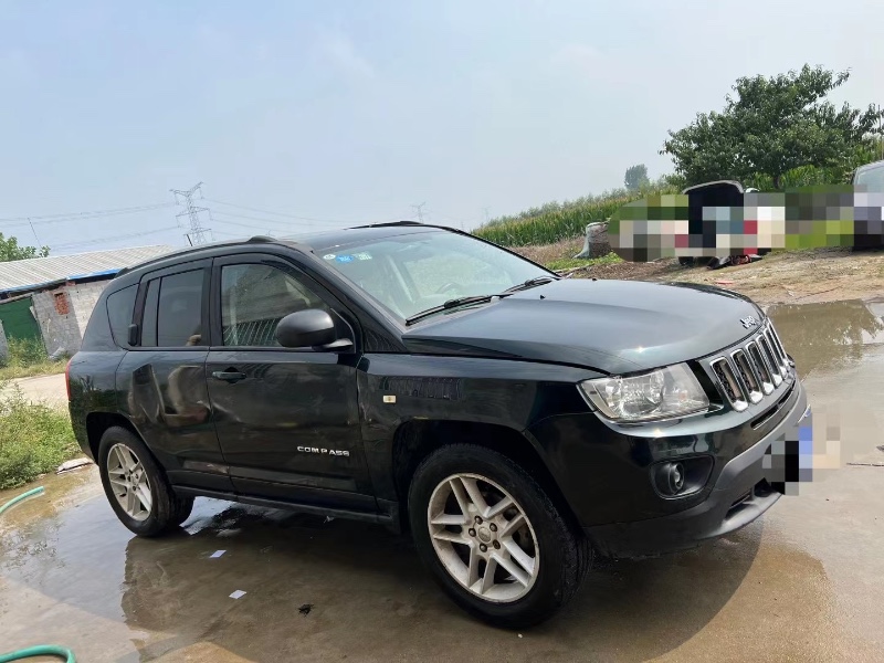 青島13年Jeep指南者4