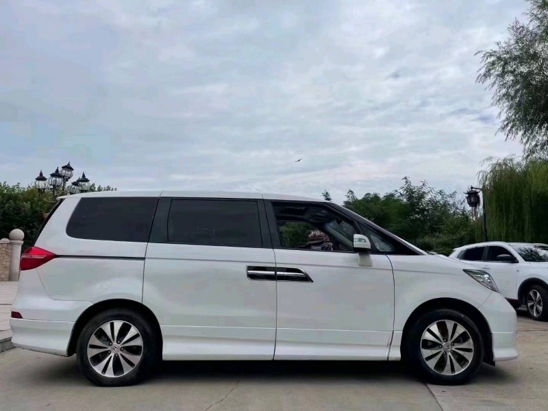 青岛15年本田艾力绅4