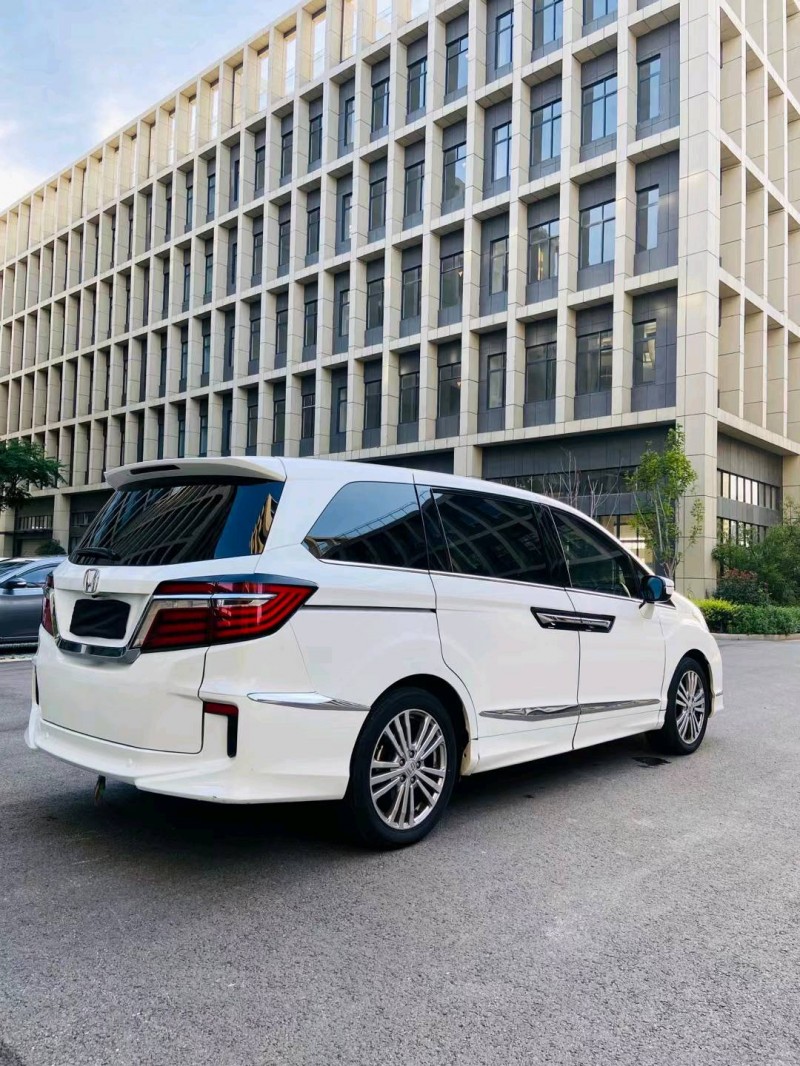 徐州18年本田艾力绅8