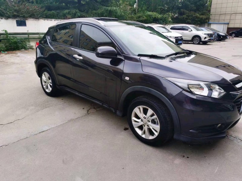 青岛17年本田缤智2