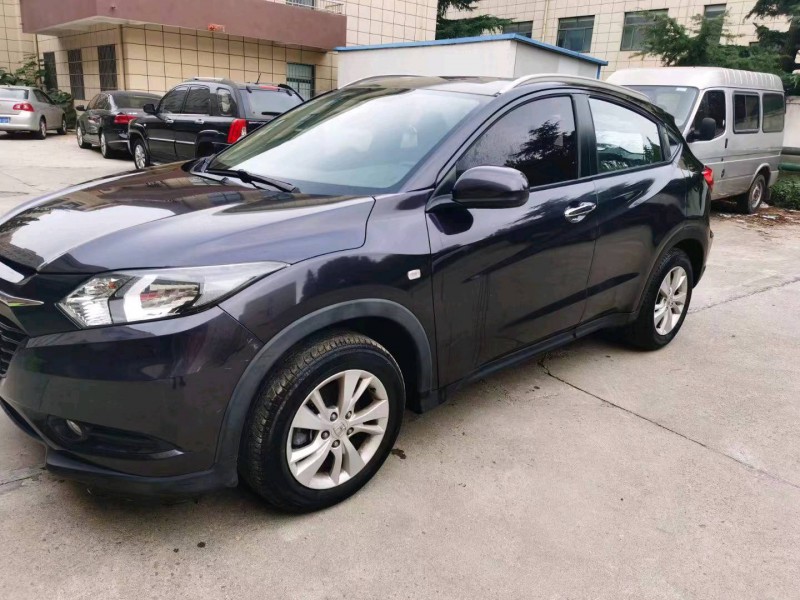 青岛17年本田缤智3