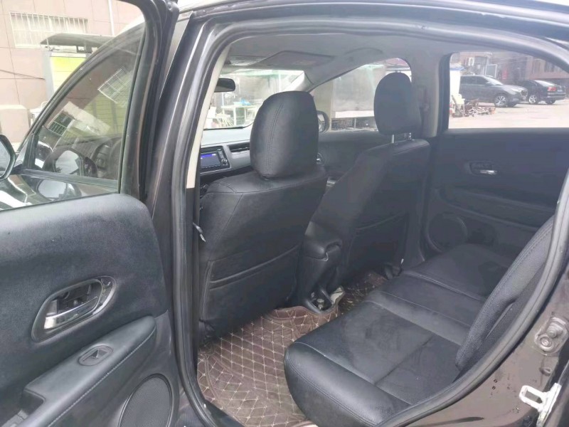 青岛17年本田缤智5