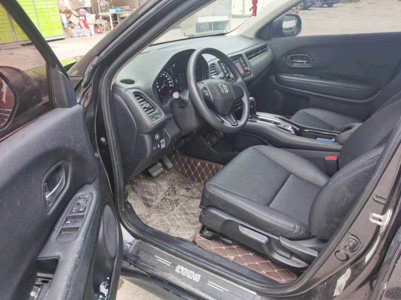 青岛17年本田缤智4