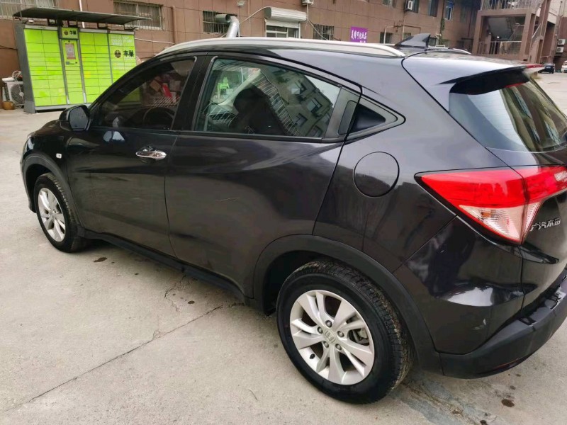 青岛17年本田缤智8