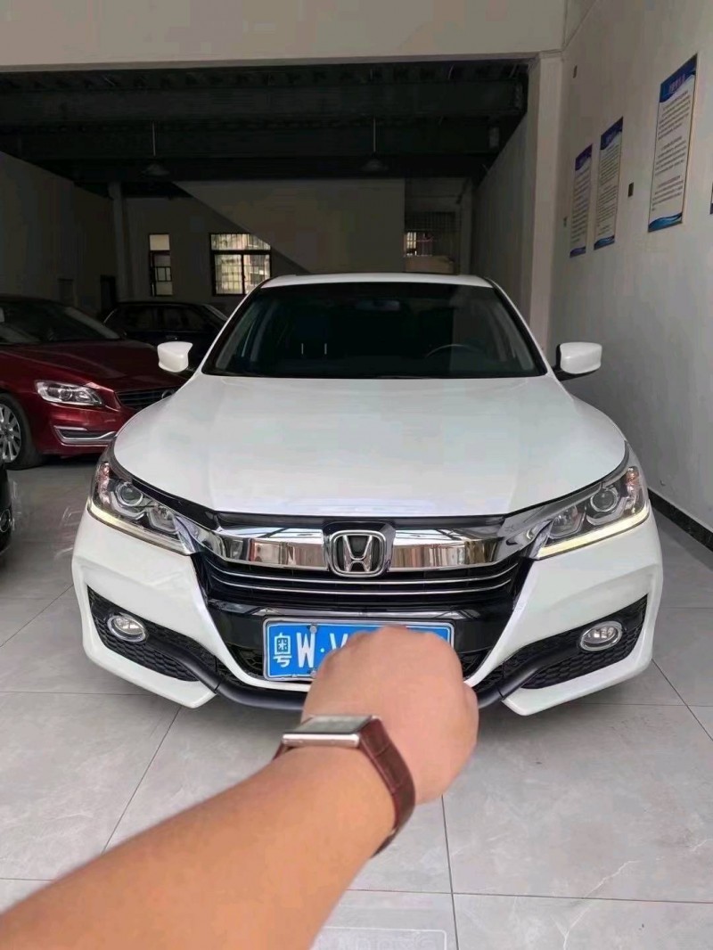 济南17年本田雅阁1