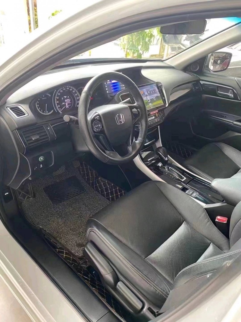 济南17年本田雅阁5