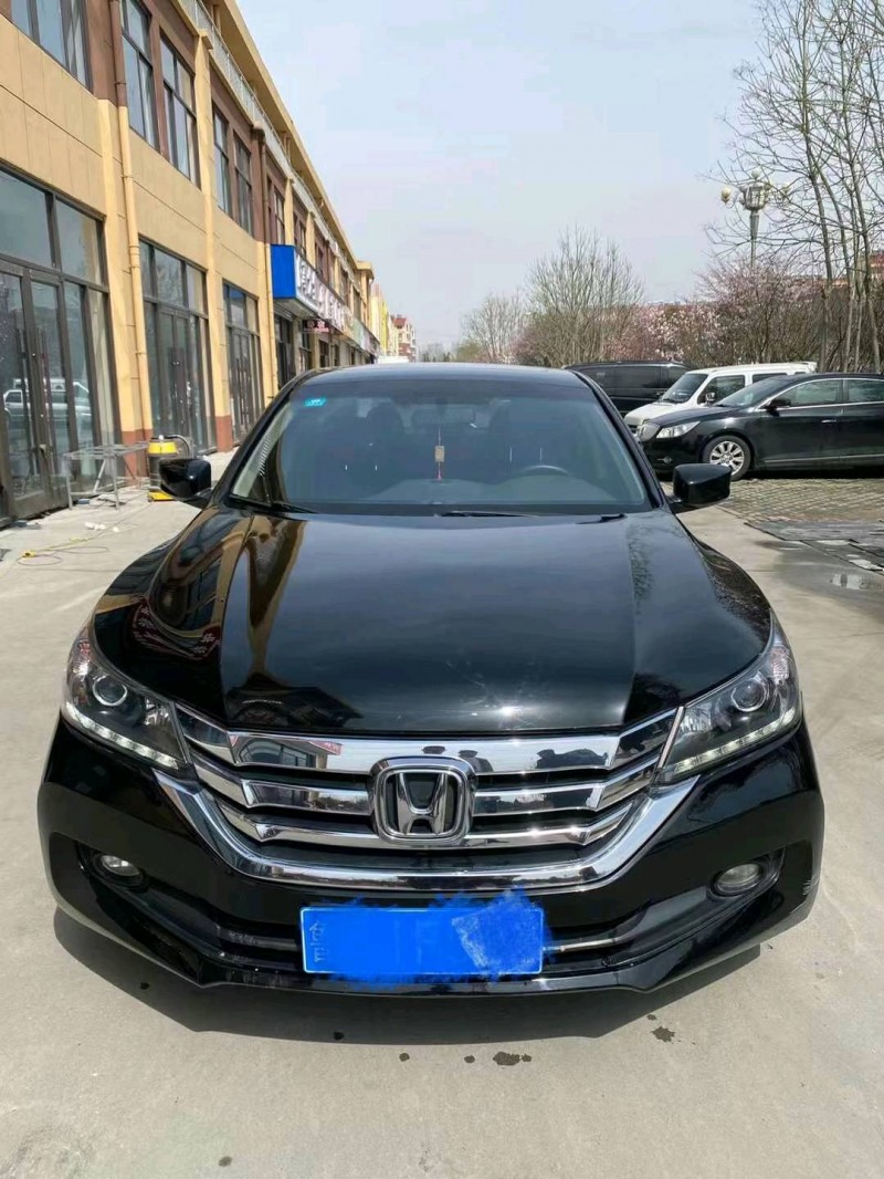 青岛14年本田雅阁1