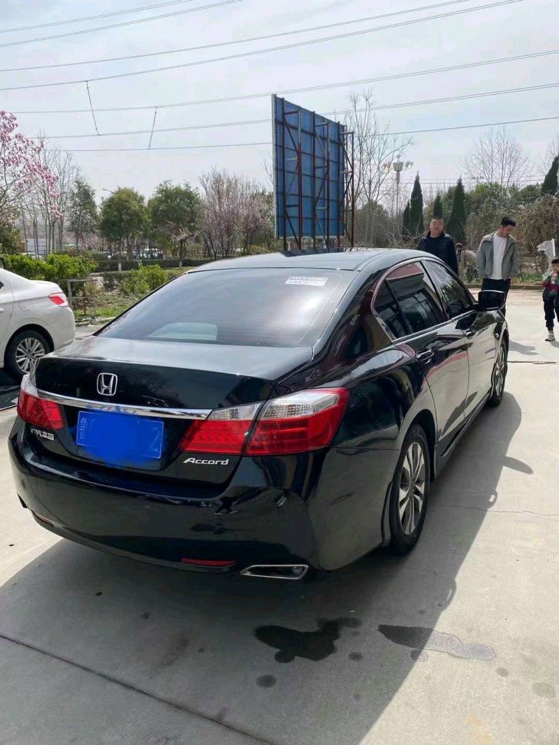 青岛14年本田雅阁5